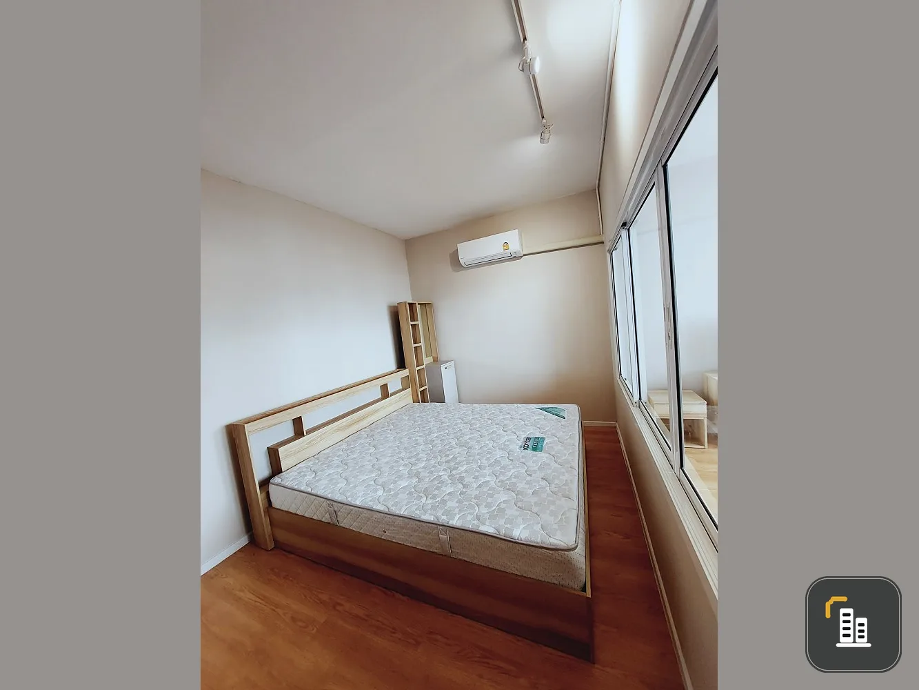 For rent, La Maison Phahonyothin 24, big room, newly renovated, high floor, beautiful view, north, can carry the bag and move in.