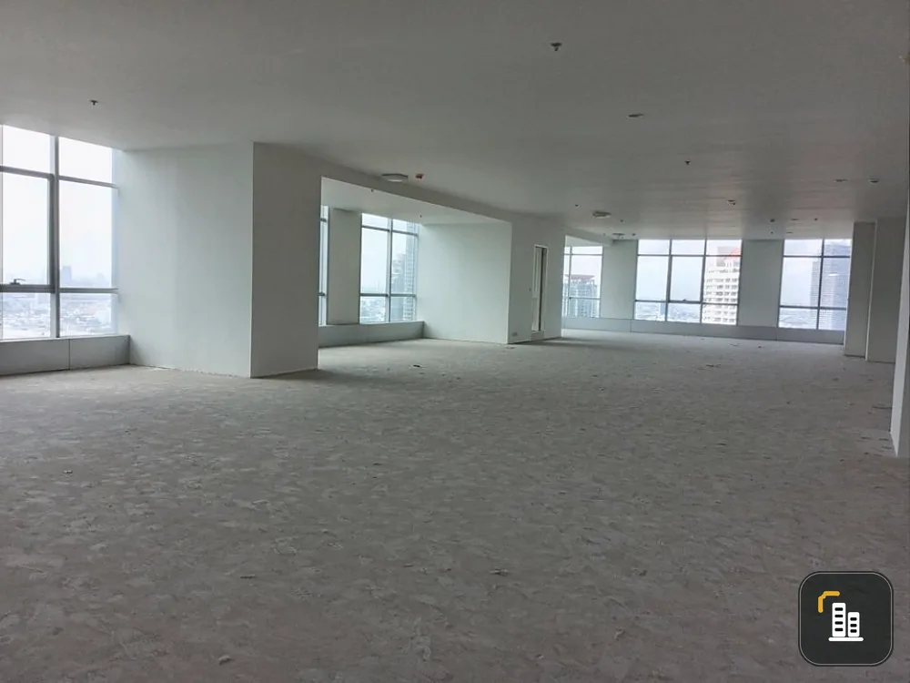 Condo for sale, Baan Sathorn, Chao Phraya, empty room, high view, overlooking the Chao Phraya River. It's worth investing in. Hurry up to reserve.