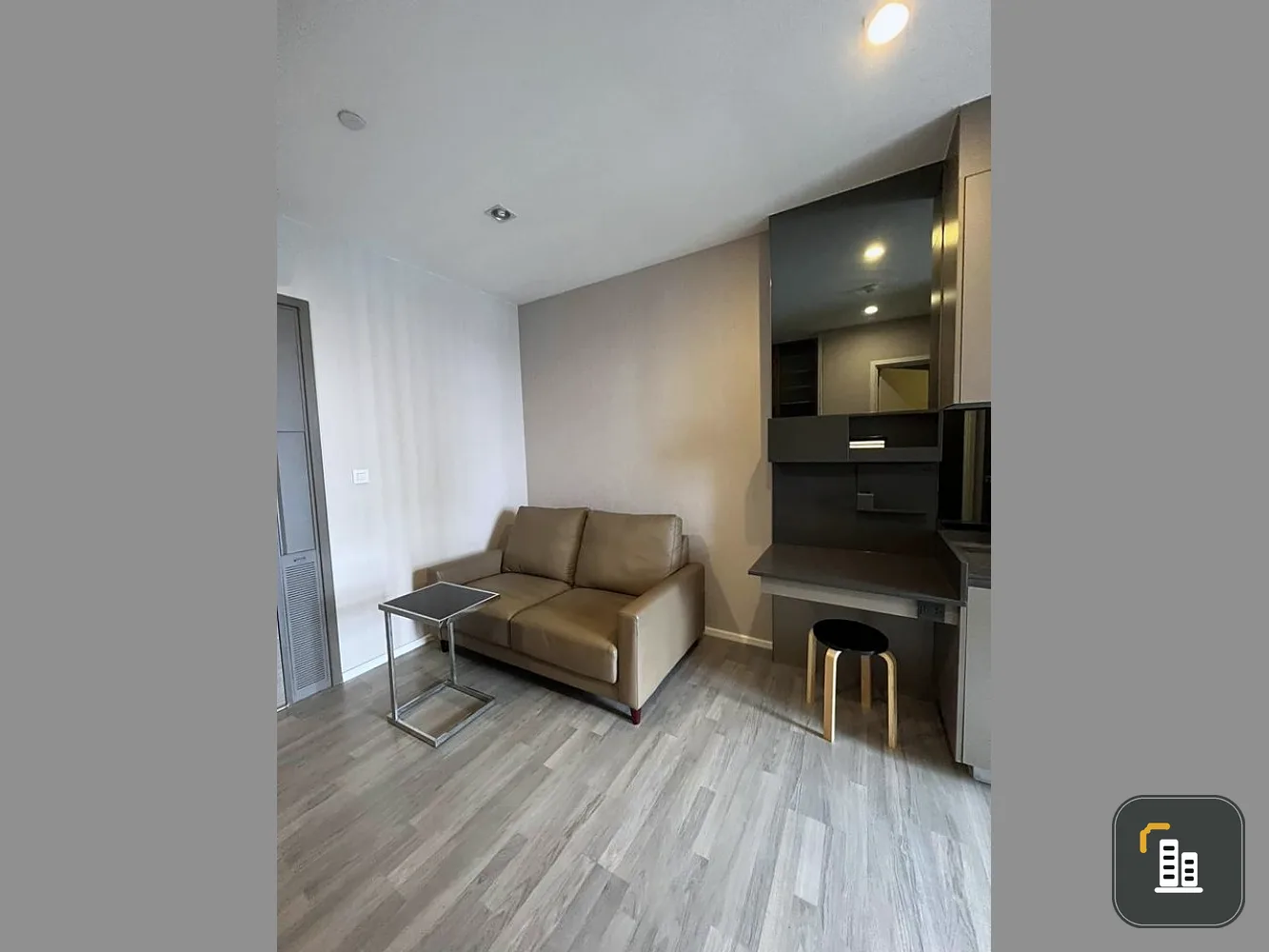 Condo for sale, The room Sukhumvit 69, 20th floor, city view, with cool furniture. Just come in and get in.