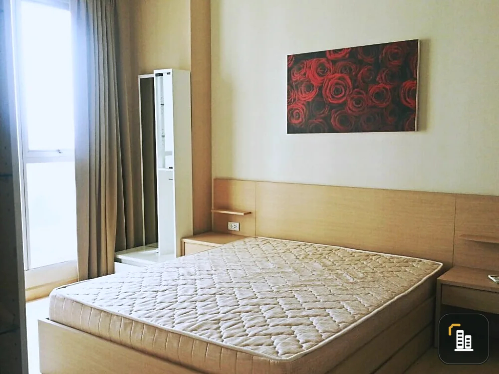 For rent!! Condo Rhythm Ratchada, 10th floor, swimming pool view Beautiful newly decorated condo Ready to move in immediately!!
