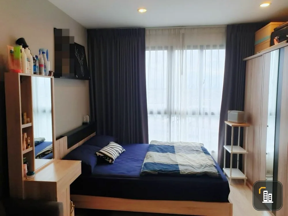 Condo for sale, Ideo Mobi Sukhumvit Eastgate, the edge of the room, no pedestrians, the view of the room overlooking the BTS Sukhumvit line.