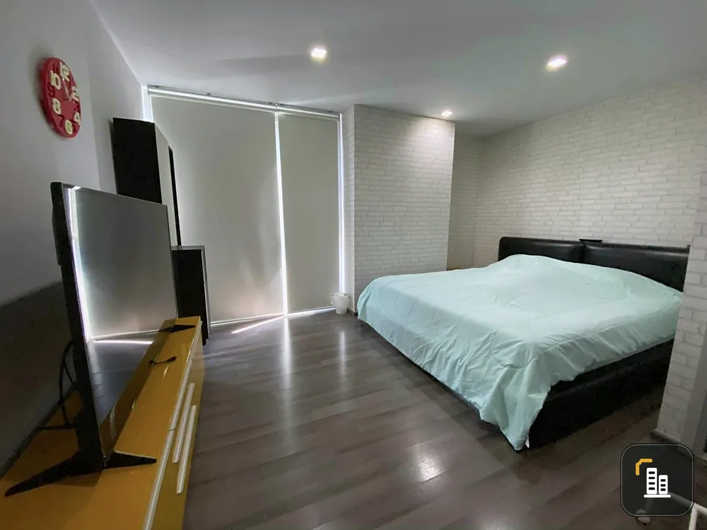 Condo for sale, Sari by Sansiri, has a large bed, wide screen TV, plus a washing machine. But worth it, worth it. Book now.