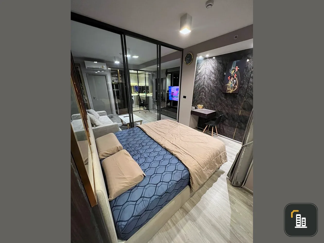 Condo for rent at Ideo Sathorn-Wongwian Yai. Beautifully decorated room luxury loft style Full facilities. Book now.