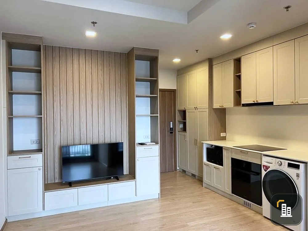 For sale/rent!! Condo Metris Phatthanakan, decorated in Muji style, minimal, soft colors, lots of storage cabinets, don't miss it!!