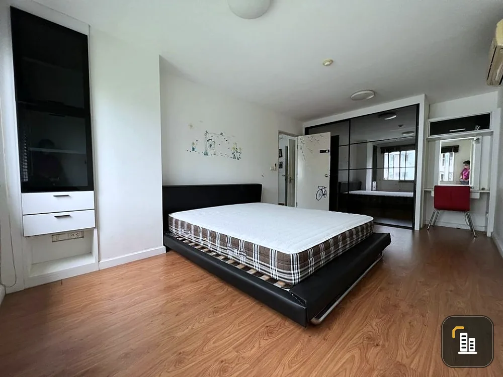 Sell/rent One Ladprao 18, wide room, 4th floor, north with good mattress. Hurry up to reserve.