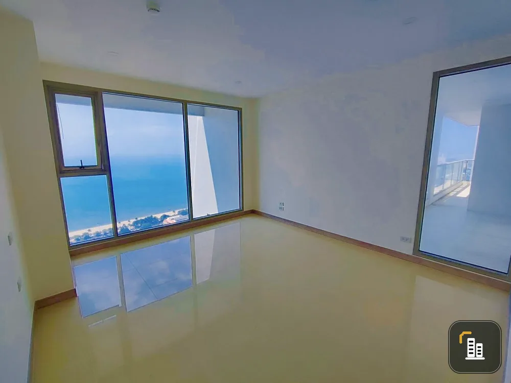 Condo for sale, The Riviera, Jomtien, Pattaya (Jomtien), beautiful view and the best location in Pattaya, behind the mountain view. Urgent!!