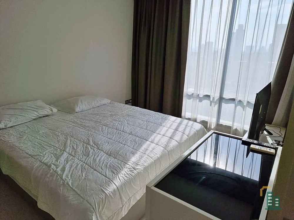 Condo for rent at Rhythm Sukhumvit 42, the innermost room, city view + garden, parking building, near BTS, convenient transportation