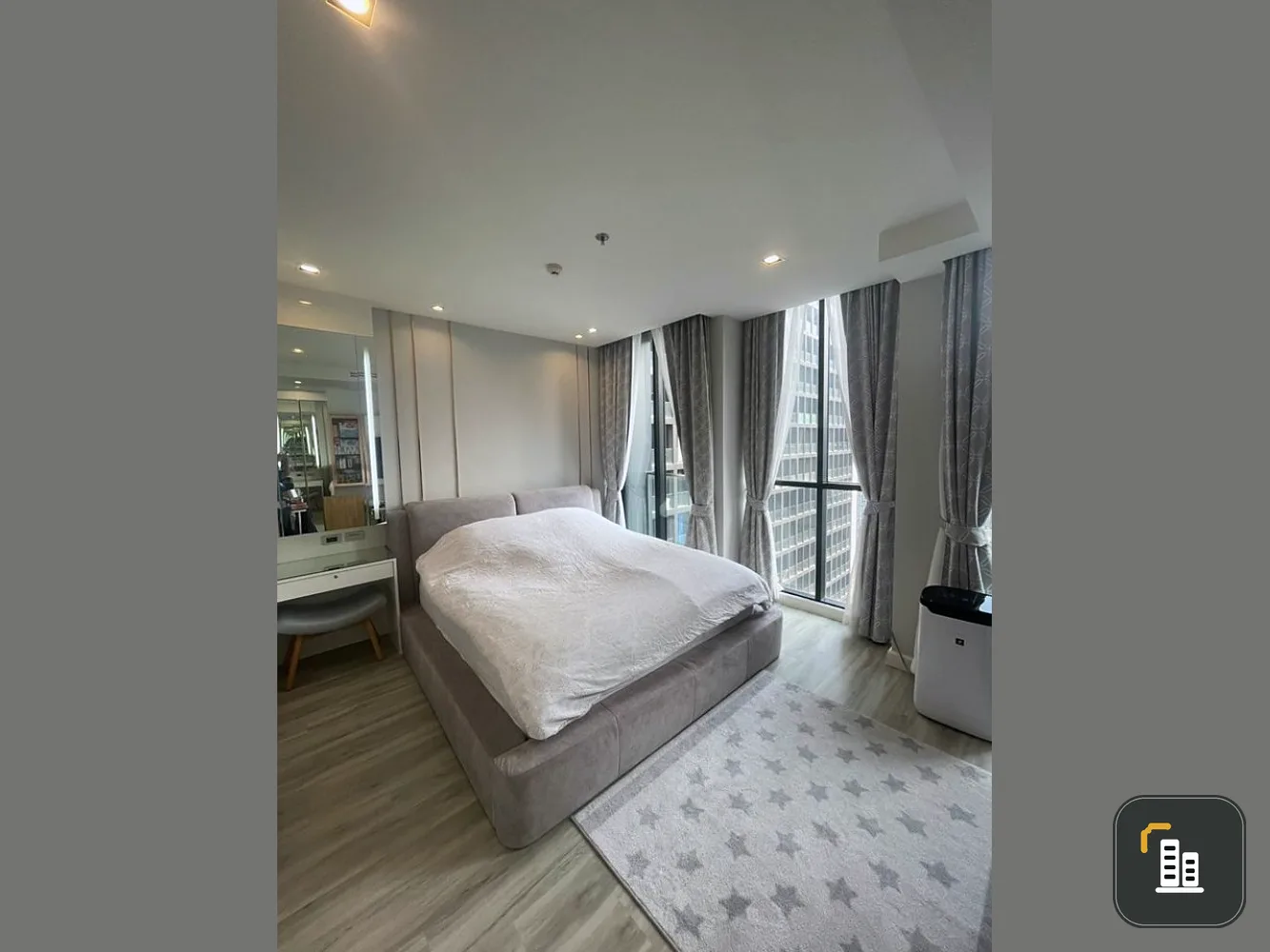 Condo for sale, Noble Ploenchit, city view, facing Okura Hotel, no buildings to obscure the scenery. Book now!