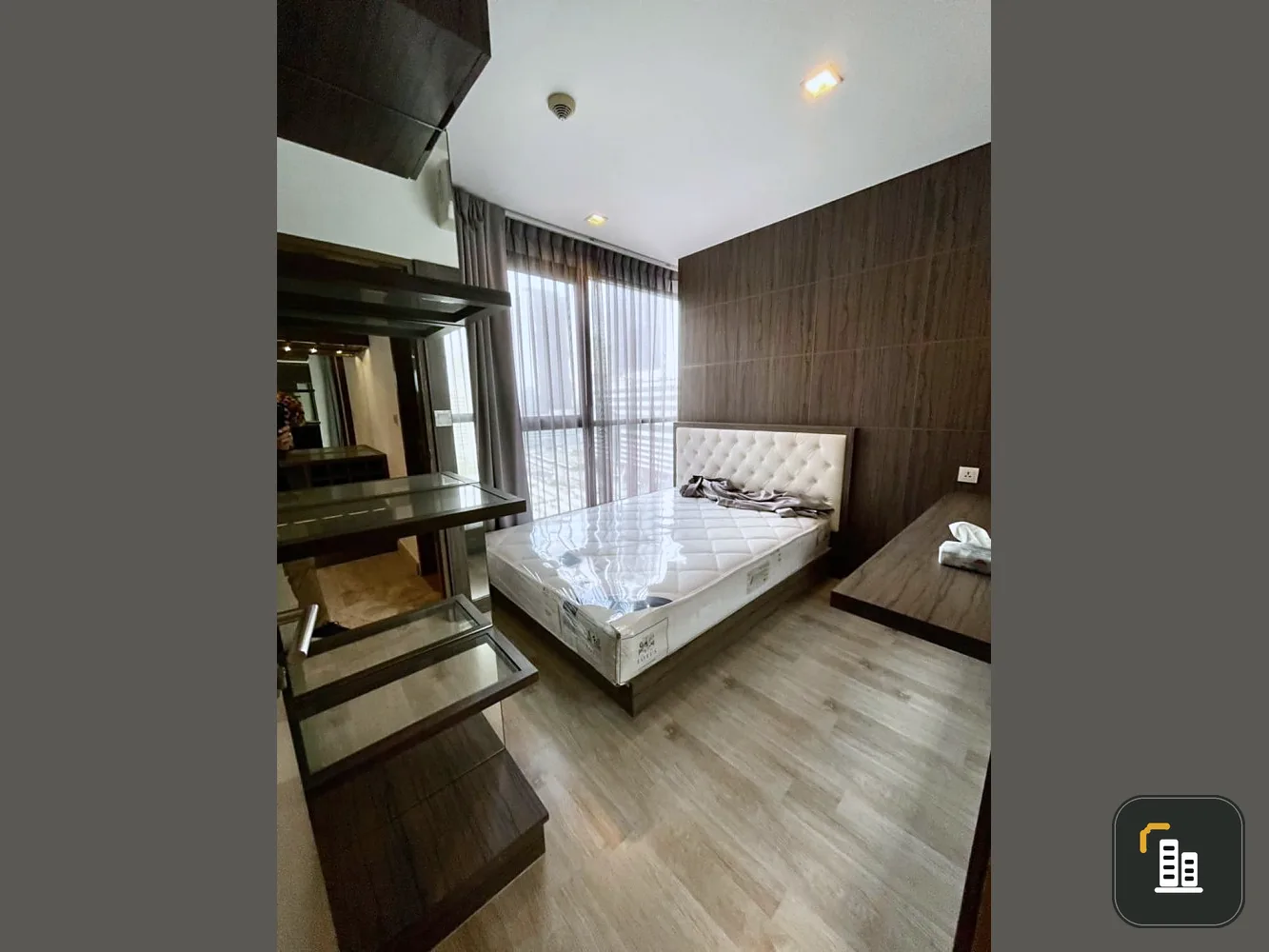 Condo for rent, Ideo Mobi Rama 9, has a balcony, complete electrical appliances, ready to move in, very good location, urgently