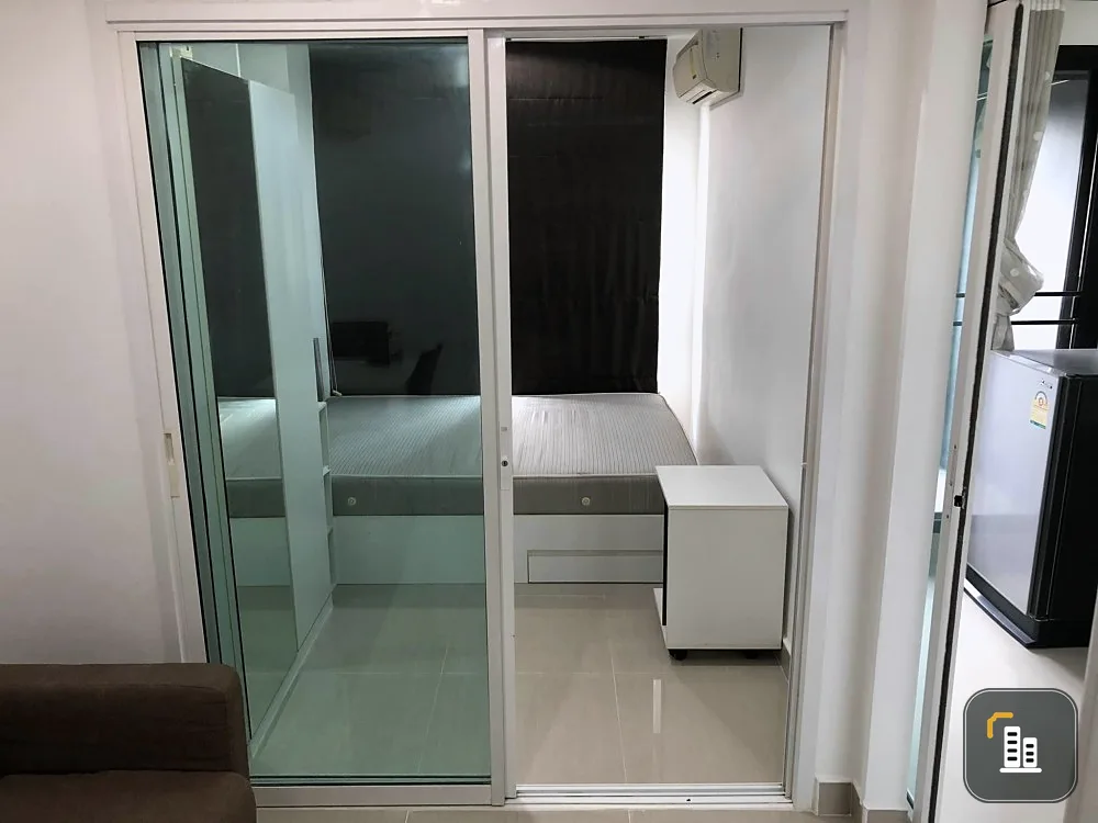 Sell A Pool Condo Bangna, not hot, quiet room, balcony and bedroom facing Bangna-Trad Road, don't miss it.