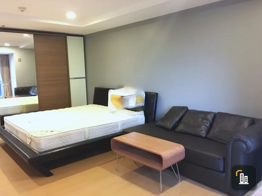 For rent, The Trendy Condominium, pool view, not hot Good location, near the train station, convenient to travel, don't miss it!