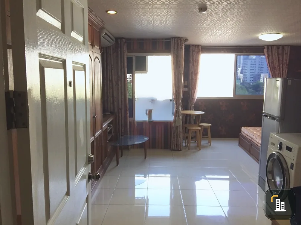 Condo for rent, First Tower, beautiful room, near BTS, good location, convenient transportation, ready to move in, book now!