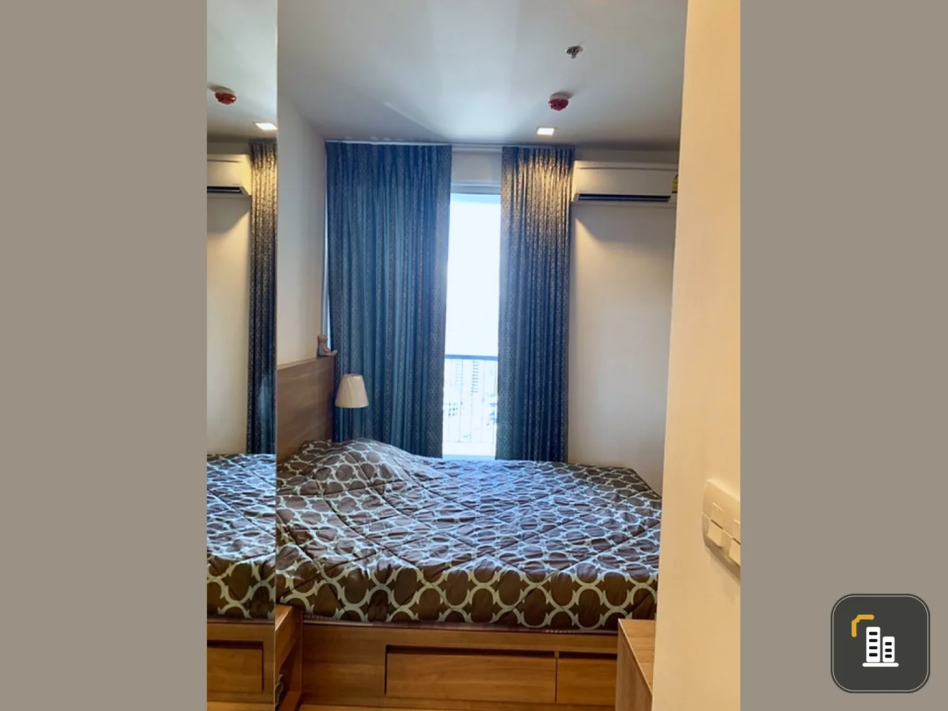 Quick sale!! Condo Rhythm Sathorn, good location, next to Sathorn Road, convenient transportation, near BTS Taksin, hurry and book now!!