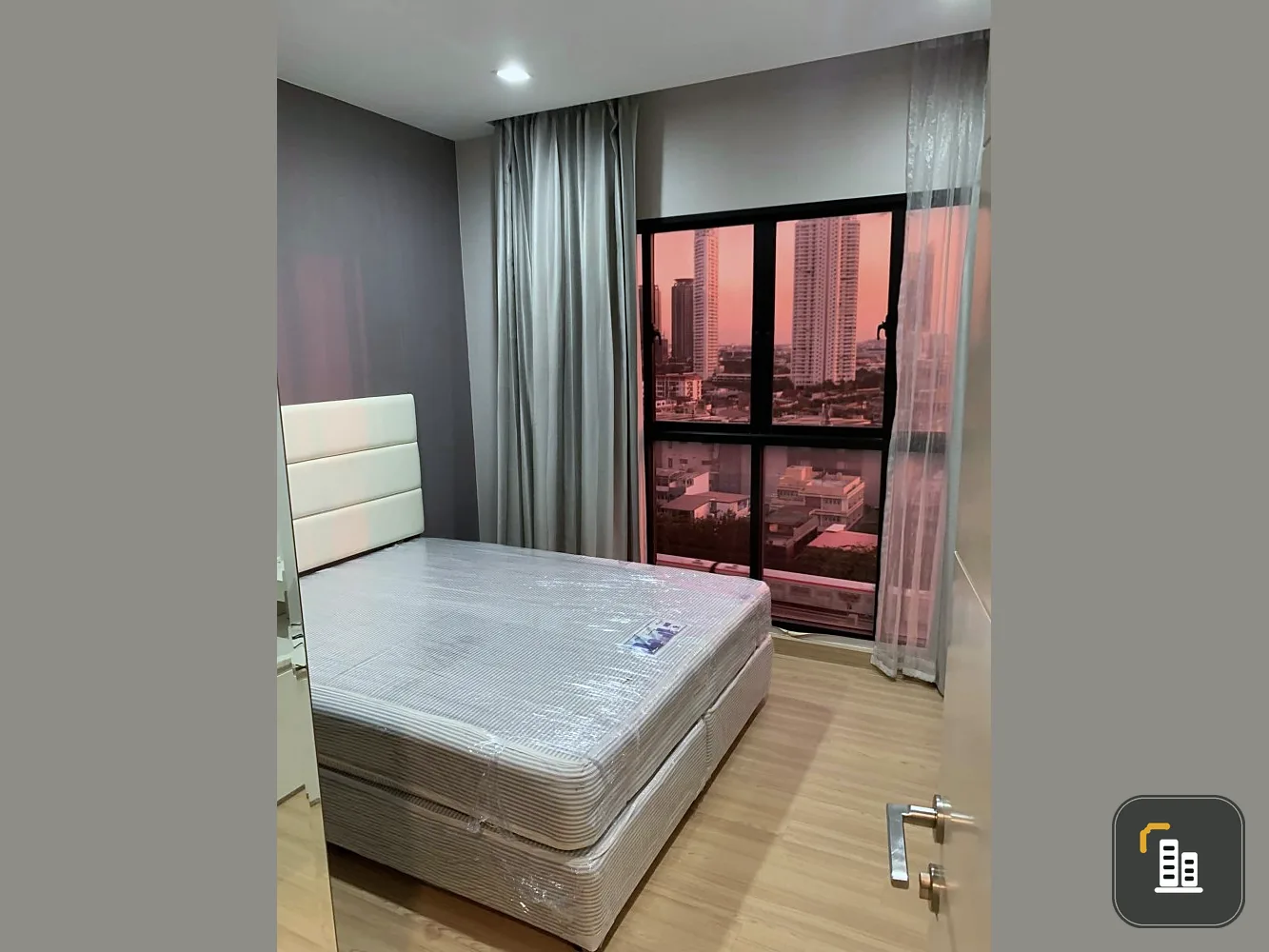 For rent urbano absolute sathorn taksin spacious room Lots of usable space, affordable price, complete in one place, book now.