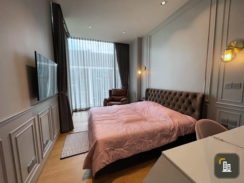 Urgent sale, 28 CHIDLOM, corner room, beautiful decoration, look luxury, look very expensive, furniture is ready, book now.