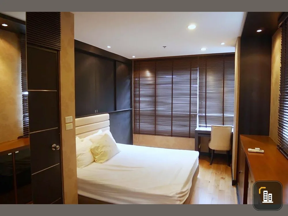 Sell One X Sukhumvit 26, corner room, pool view, high floor, beautiful decoration, fully furnished.