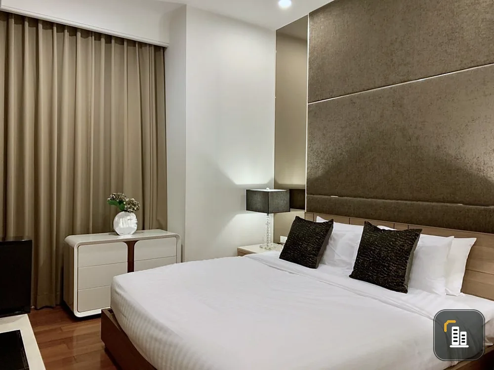Condo for rent, Q Langsuan, beautiful decorated room, elegant look, vintage style, corner room with facilities, book now