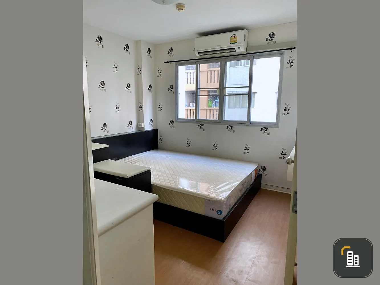 Condo for sale, Lumpini Condo Town, Rattanathibet, 3rd floor, garden side, wallpaper in the whole room, low price, hurry to reserve