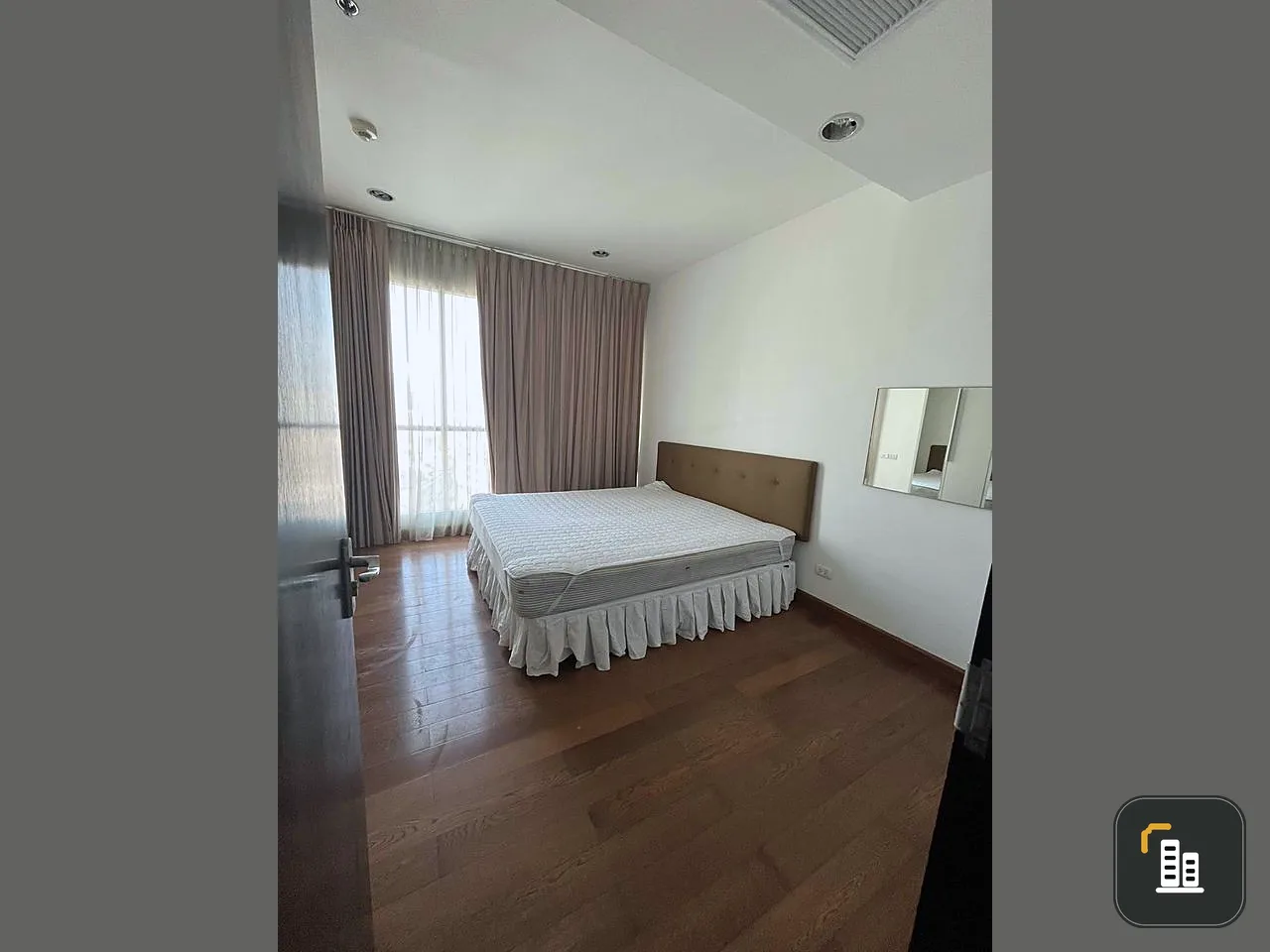 Condo for rent, The Address Chidlom, 3 bedrooms, 3 bathrooms, high floor, very big room, convenient to travel, book now.