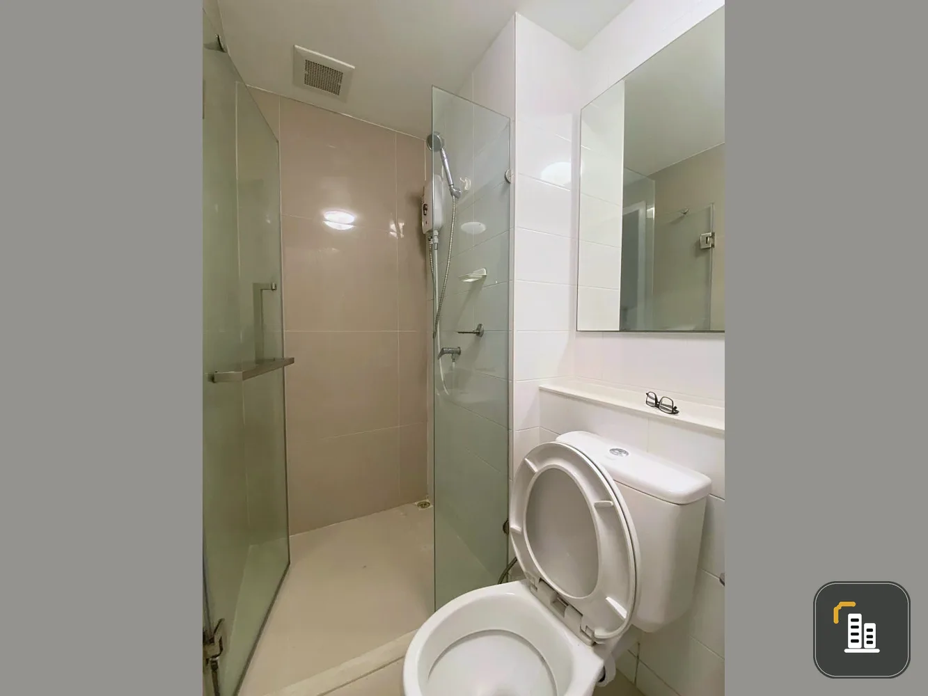 Sell Plum Condo Chaeng Phase 3, Building D, Room 23 sqm., 2nd floor, fully furnished, open balcony, room in the south, receive the wind, book now