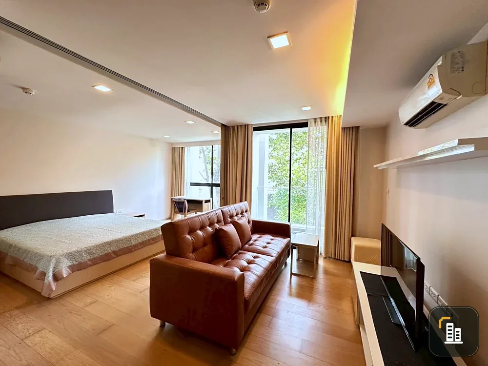 Sell/Rent Liv@49 Sukhumvit 49 room decorated in modern colors. The furniture is ready to move in. You can't reserve it anymore.