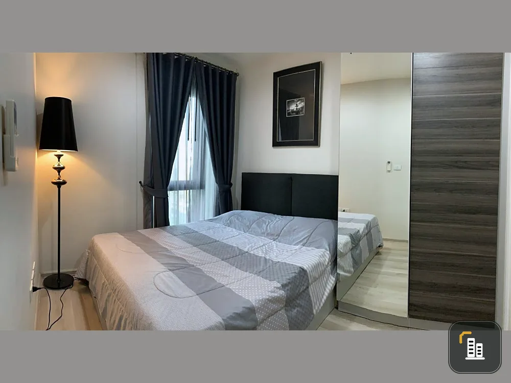 Urgent sale !! Condo Sentric Ratchada-Huai Khwang Complete furniture Swimming pool view, convenient to travel, do not miss !!
