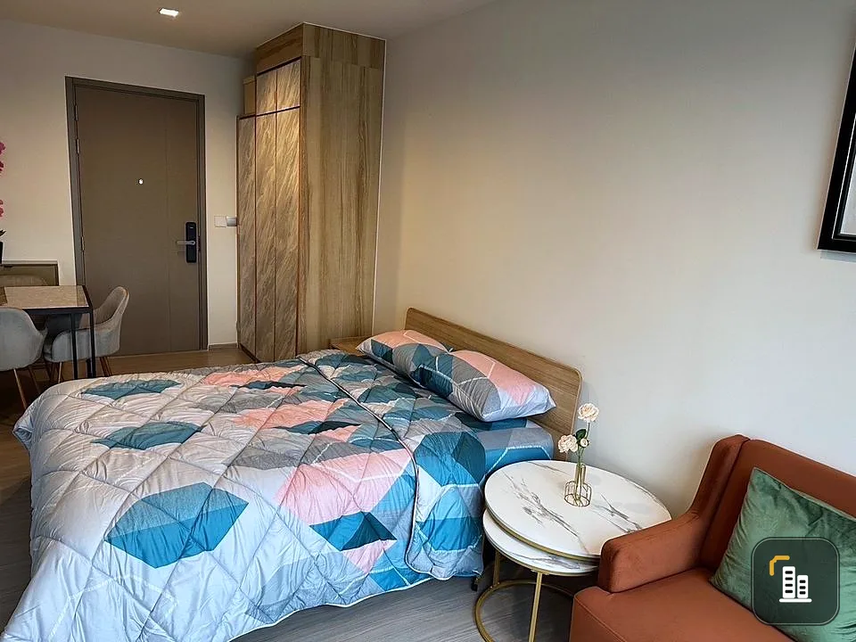Condo for rent, Life Asoke Hype, high floor, stunning city view, STUDIO room, fully furnished. Hurry up to reserve now.