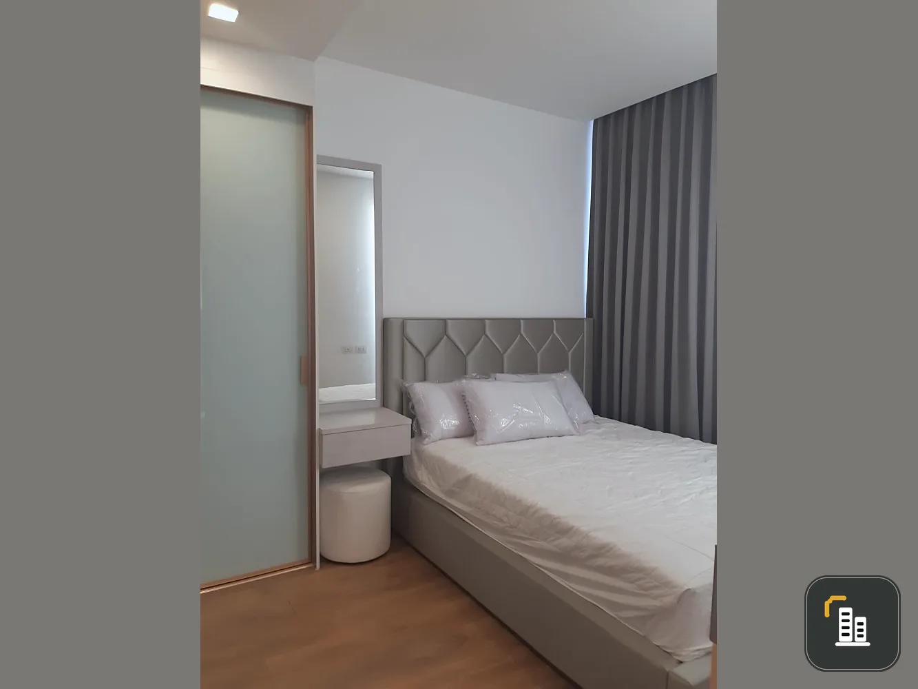 Condo for sale, rent, Noble Bee Sukhumvit 33, high floor, ready to move in room. Fully furnished, convenient to travel
