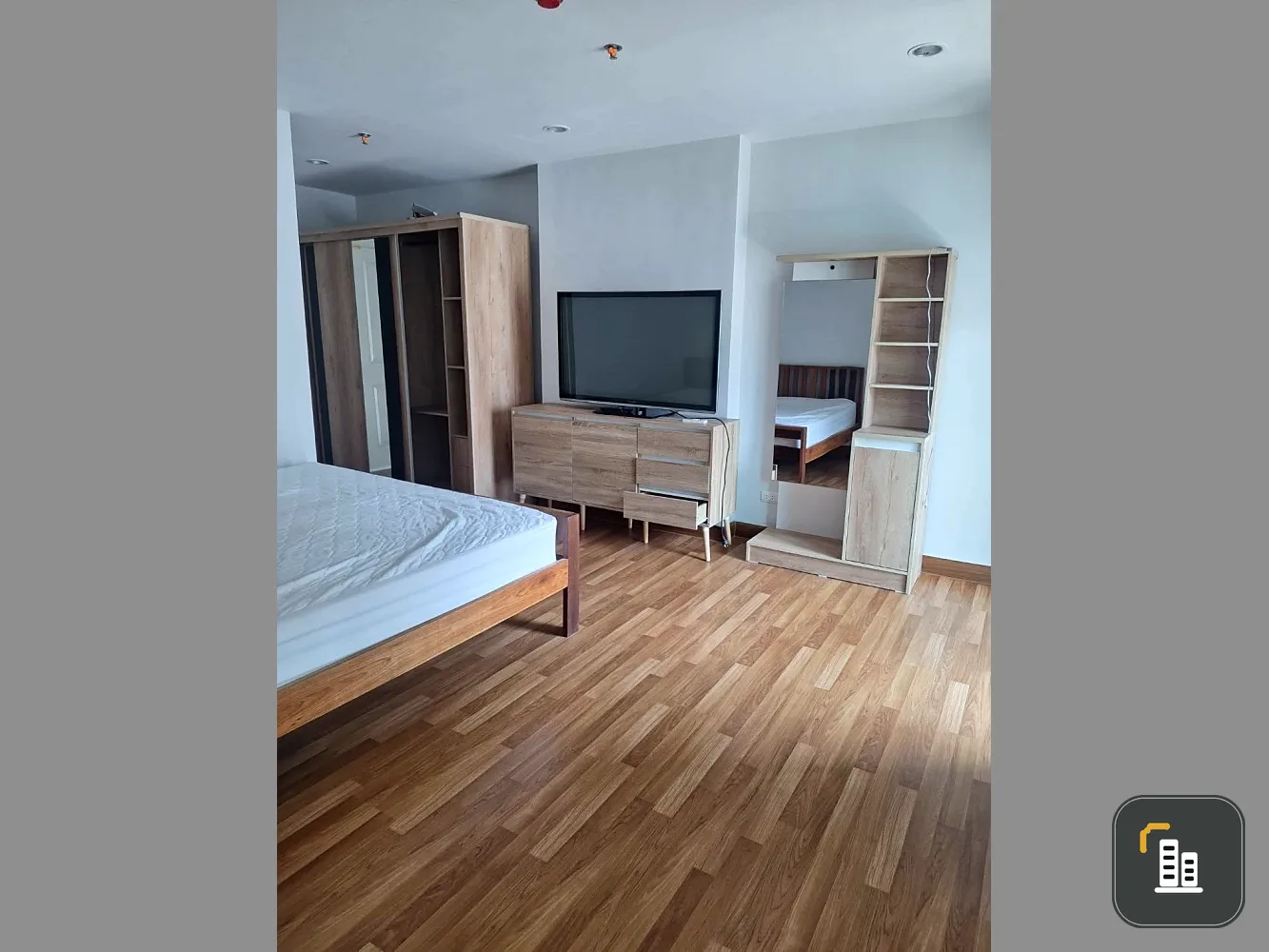 For rent, Regent Home, Bang Son, Phase 27, corner room, wide balcony, good wind, hundred million view, good, complete in one place, book now.