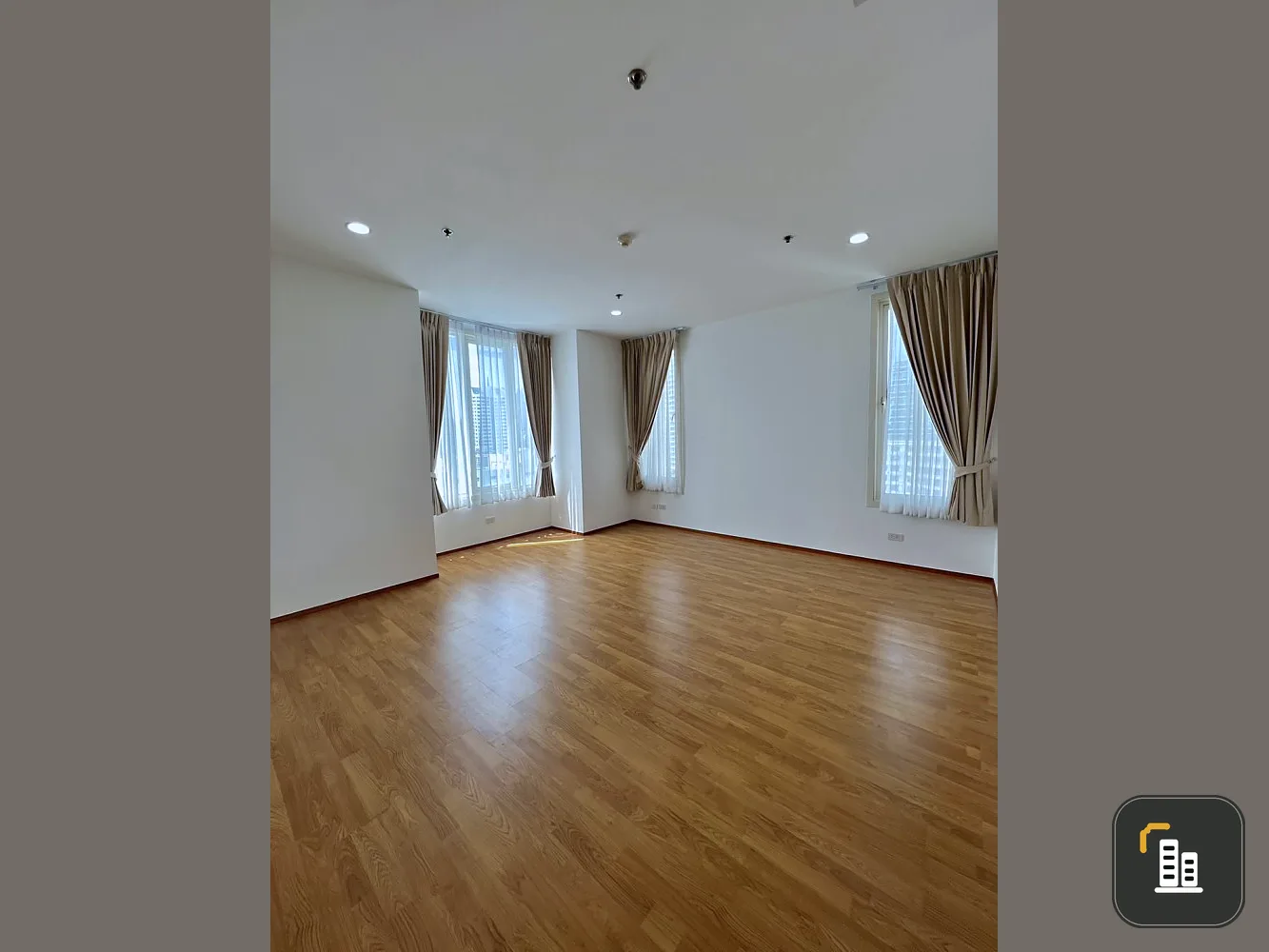 For rent!! Empire Place Sathorn-Narathiwat condo, contemporary Chicago style condo, hurry up and book now!!
