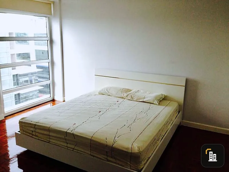 Very nice room, urgent sale, Lake View Condominium, Superior Building, Muang Thong Thani, area 96 sq.m., 10th floor.