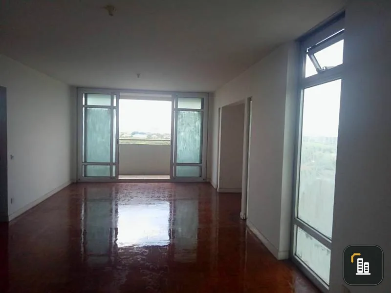 Quick sale, Victoria Lakeview condominium, very wide + beautiful.