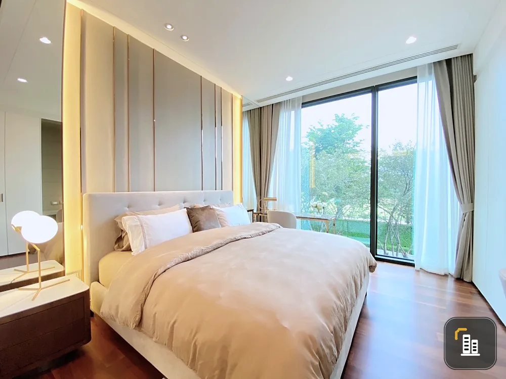 Urgent sale!! Condo The Residence at Sindhorn Kempinski, good location, convenient transportation, don't miss it!!