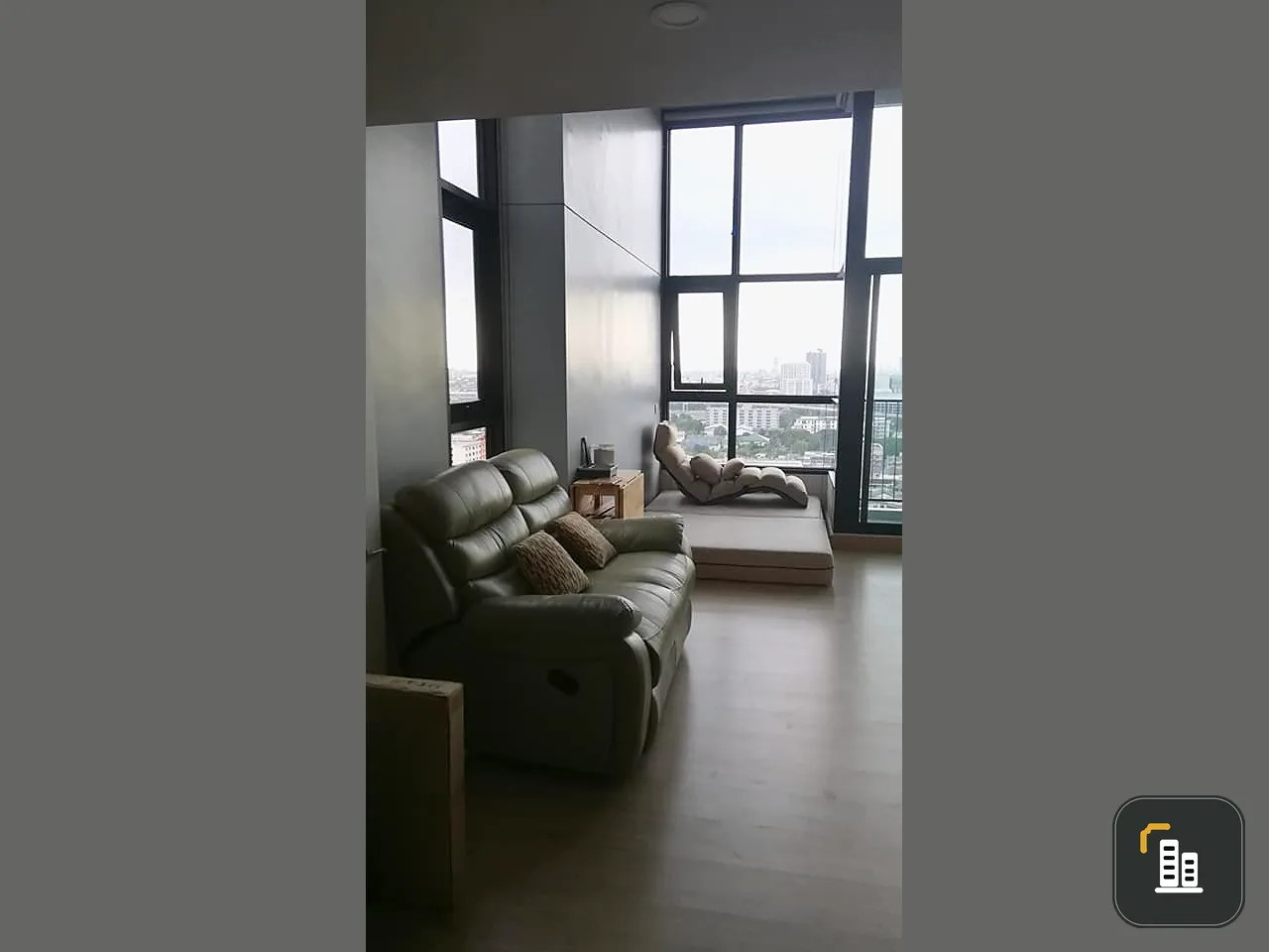 Sell Knightbridge Tiwanon, 19th floor, high ceiling, airy, corner room, north balcony, book now.