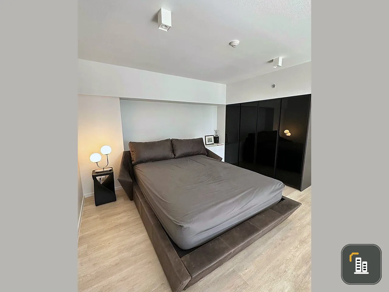 Condo for sale, The Loft Silom, two-storey room, beautifully decorated, modern style Complete electrical appliances, reserve now.