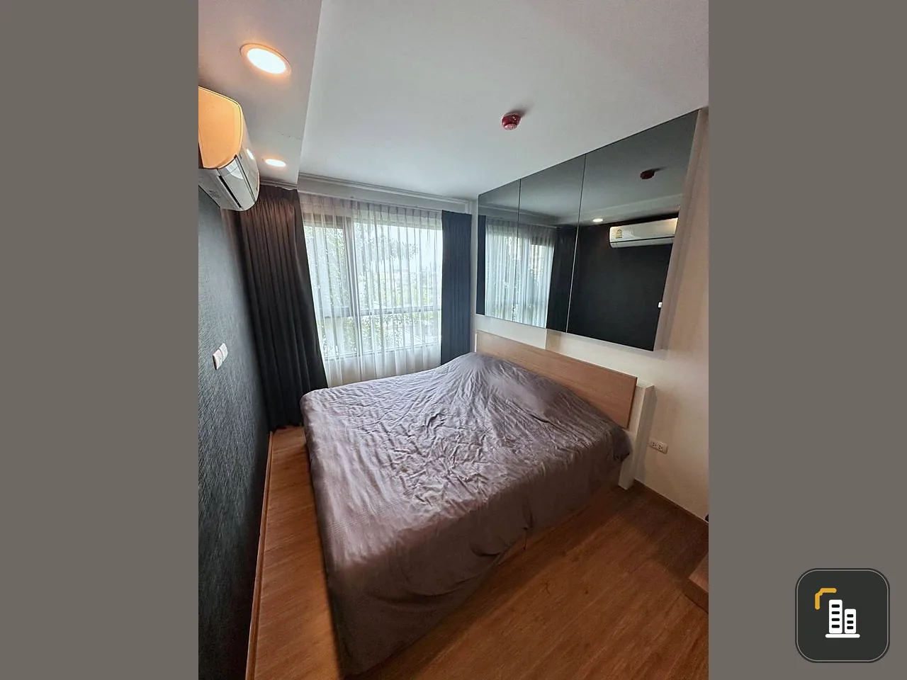 For rent / sale, Pround III condo, white tone room, tender price, comes with good electrical appliances.