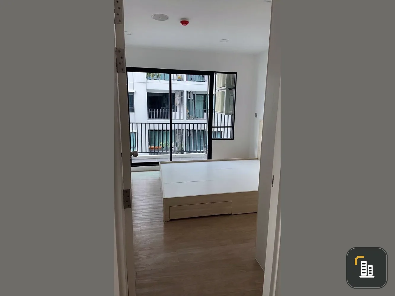 For sale, for rent, Wynn Condo Chokchai 4, empty room, not too expensive, definitely like the room decorating style. Hurry and buy before the room get