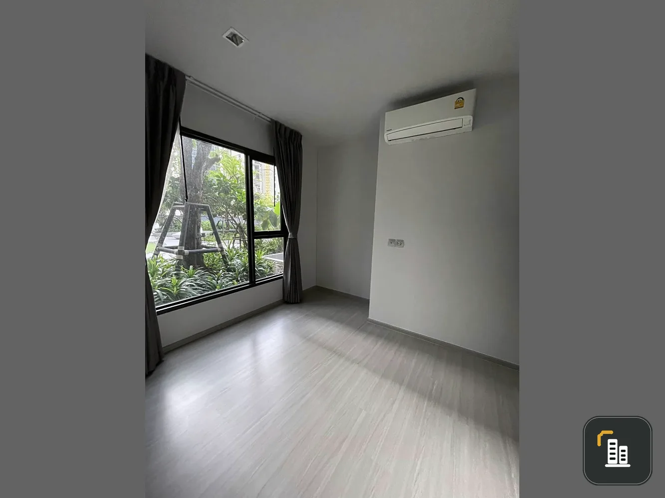 Urgent sale, Life asoke rama 9, corner room next to the fire escape, quiet, cool, no view of the building blocking Tell me you shouldn't miss it.