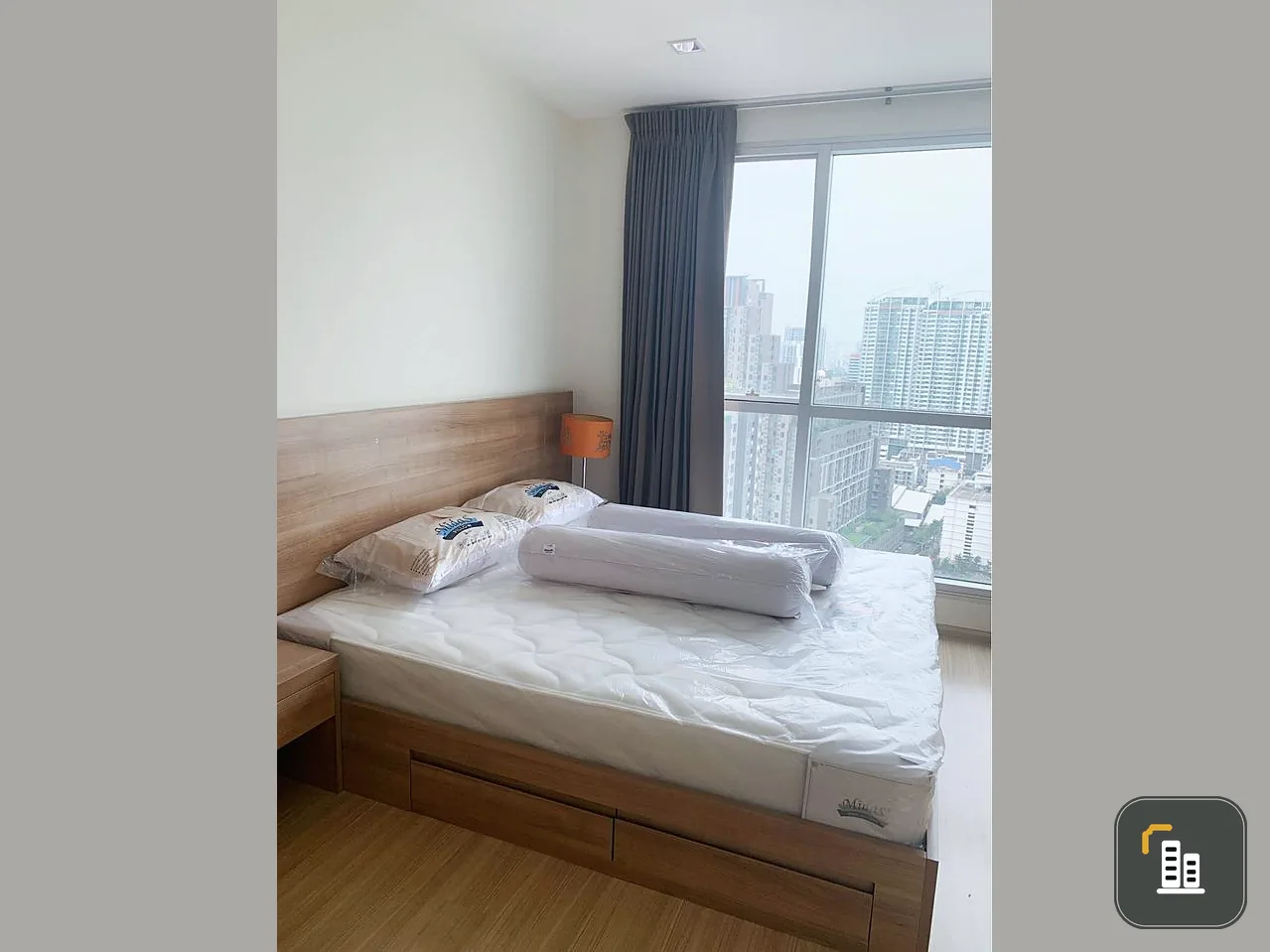 For rent, Rhythm Ratchada-Huay Kwang, beautiful view, large sofa, good front-loading washing machine. This must be reserved.