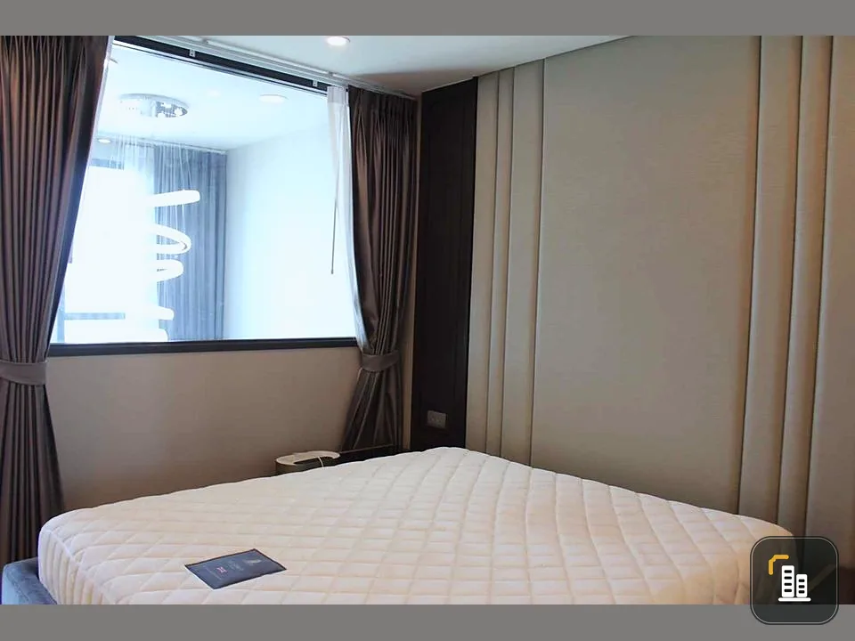 Urgent sale Q Chidlom-Phetchaburi, 34th floor, DUPLEX room, well decorated with furniture, very classy, book now.