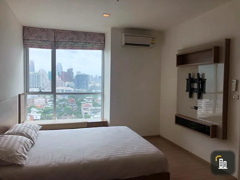 For rent, Rhythm Phahon-Ari, beautiful room, good location, great view, no building block, fully furnished, ready to move in. Very good. If interested, hurry up.
