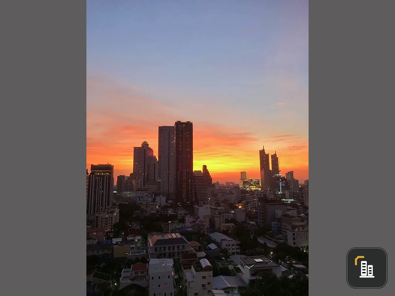 Condo for sale, Ivy Sathorn 10, nice room, wide size, high ceiling, high floor, beautiful view, good price, hurry to reserve it.