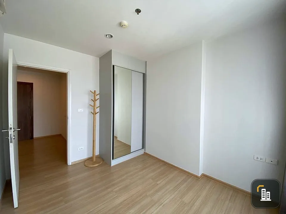 Condo for sale, The Base Chaengwattana, built-in kitchen in minimalist style Comes with a lot of extras. Hurry up to reserve.
