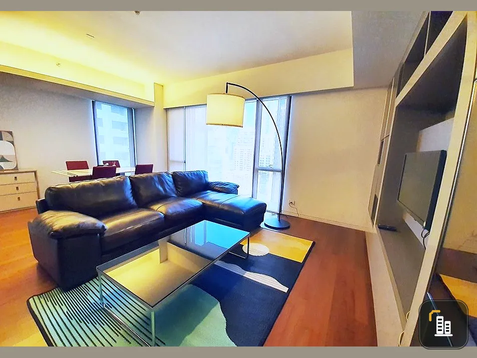Condo for rent, Hansar Ratchadamri, large leather sofa, comfortable sitting fully furnished The space is very usable. Hurry up to reserve.