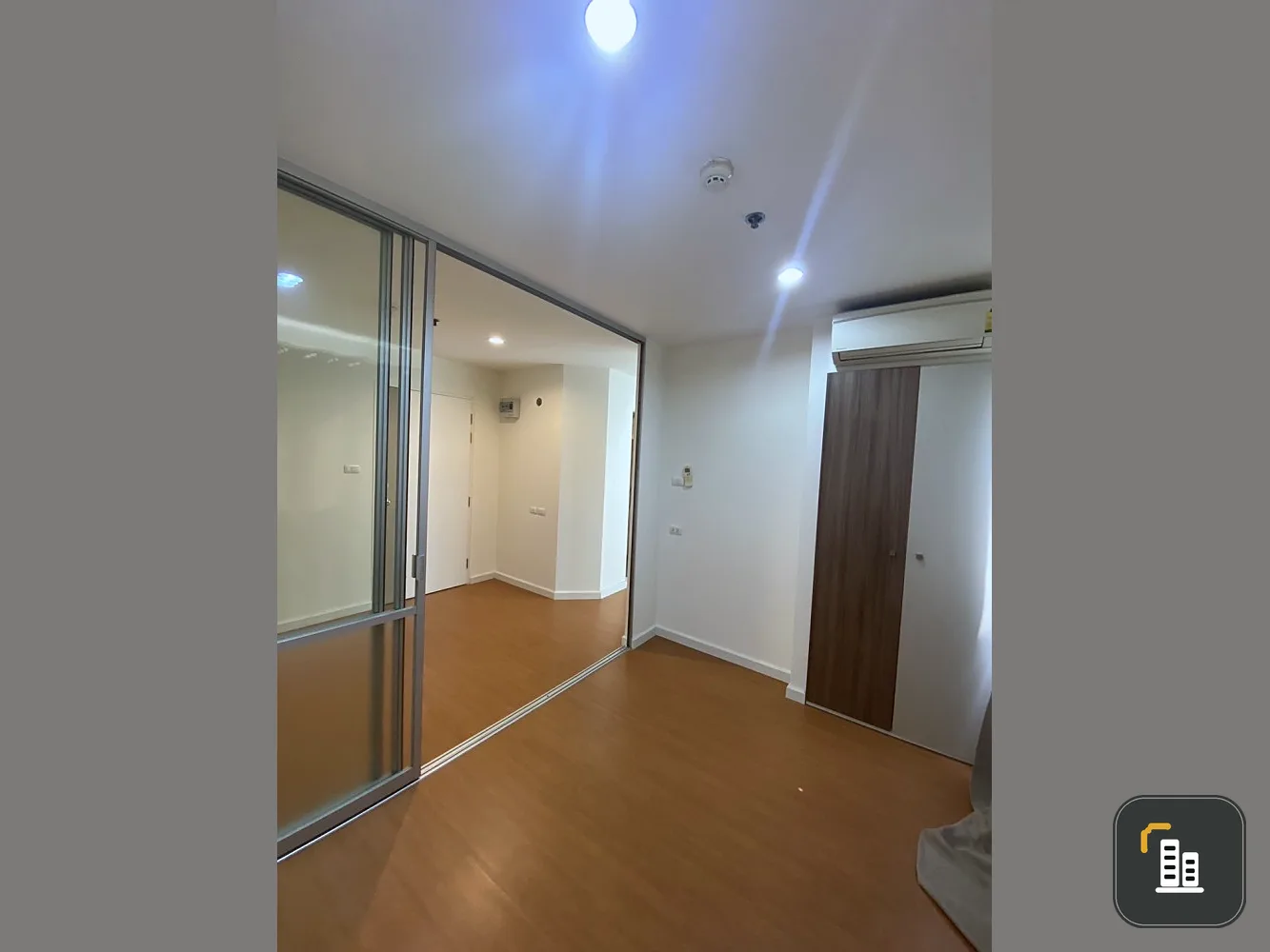 Condo for sale, Lumpini Mega City Bangna, empty room, newly renovated, divided into functional zones, perfect for this price, book now.