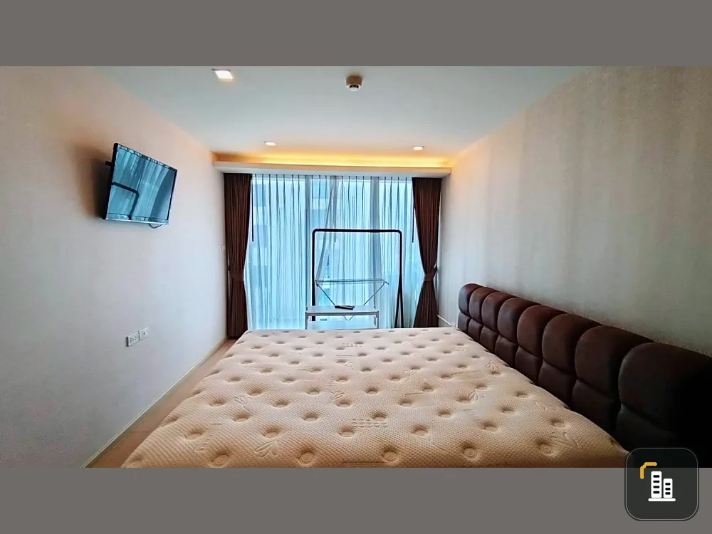 Rent a Socio Ruamruudee, the most wide room. Comes with a big sofa, very comfortable sitting, not booking, is very missed