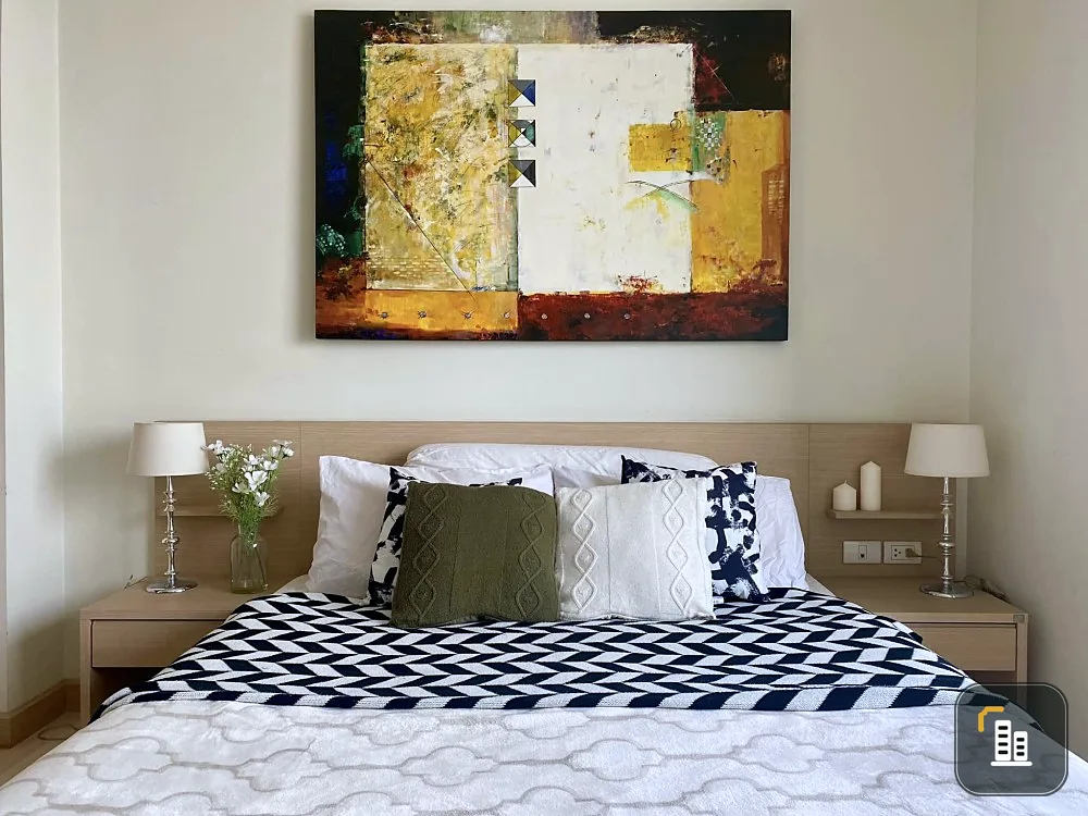 Rhythm Ratchada condo for rent, nice room, soft color tone Decorated with a picture frame. Good price. Hurry up to reserve.