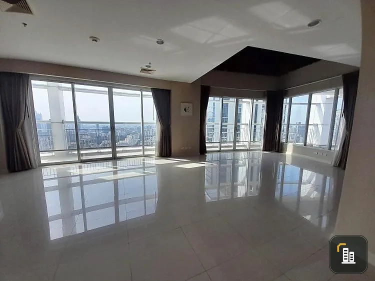 Condo for sale, rent, Baan Rajprasong is a DUPLEX PENTHOUSE, wide like a home. Good like this. Hurry up to reserve it.