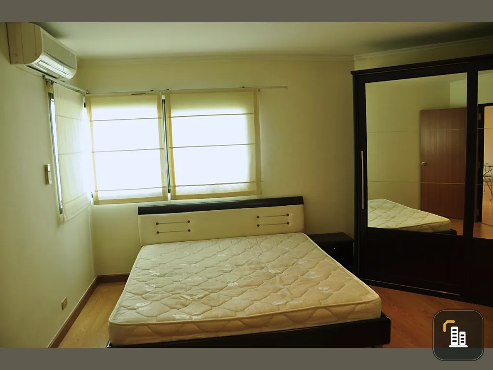 Condo for rent, Sathorn Gardens, spacious room, complete with built-in furniture. Can't miss it anymore.
