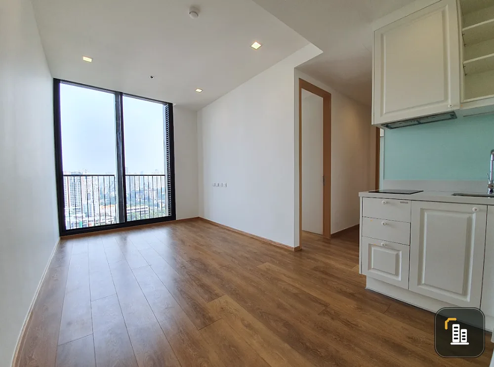 Condo for rent, Noble B Sukhumvit 33, high floor room, good view, comes with full amenities.